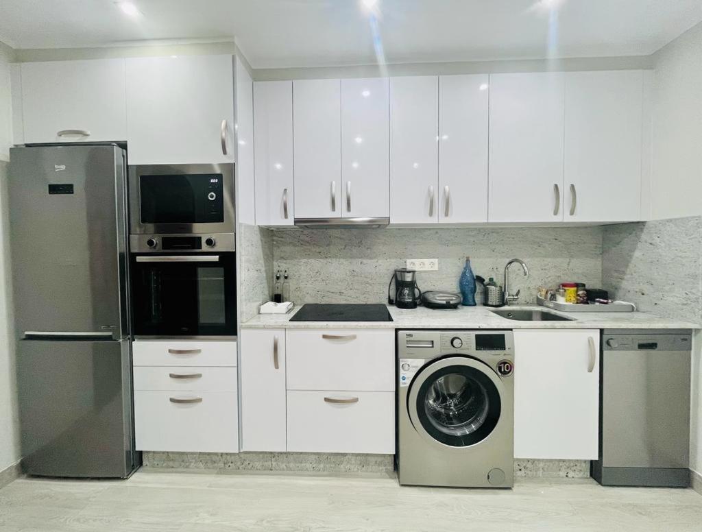 Apartamento adosado con terraza en Playa América, Nigrán Esterno foto