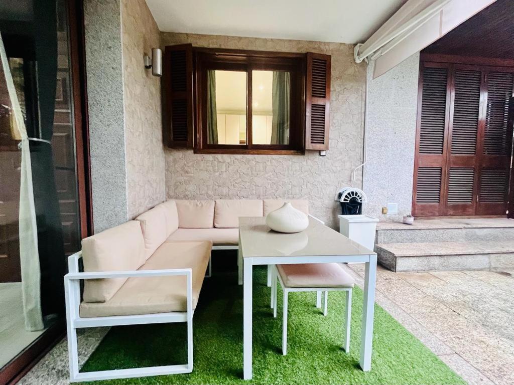 Apartamento adosado con terraza en Playa América, Nigrán Esterno foto