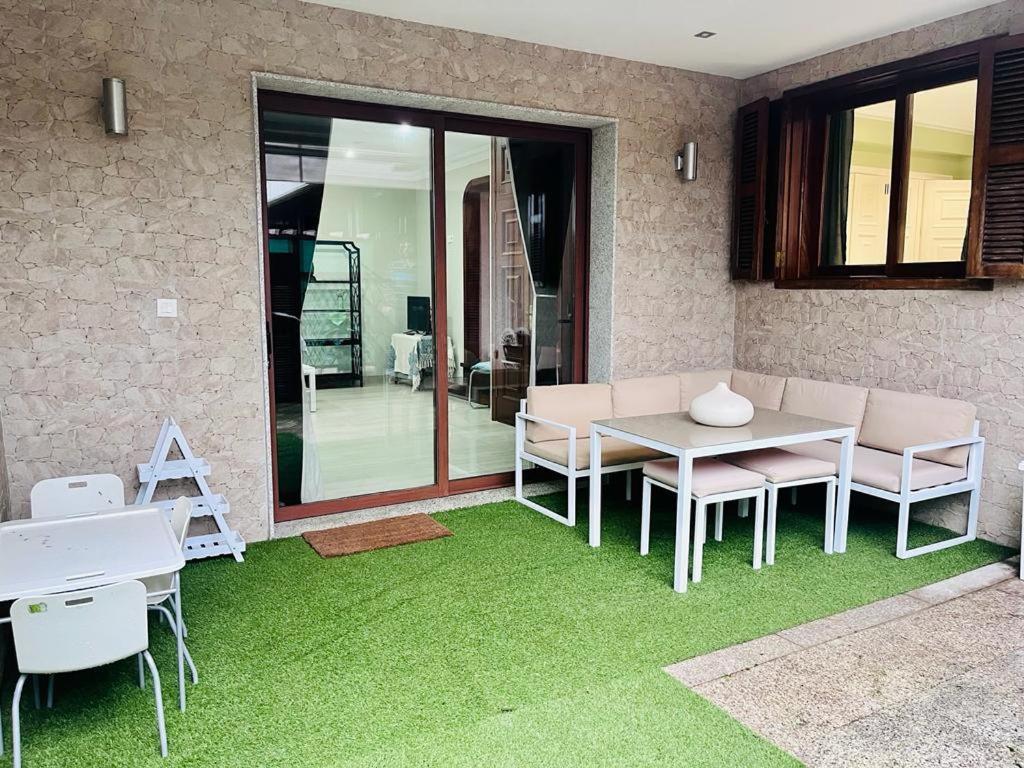 Apartamento adosado con terraza en Playa América, Nigrán Esterno foto